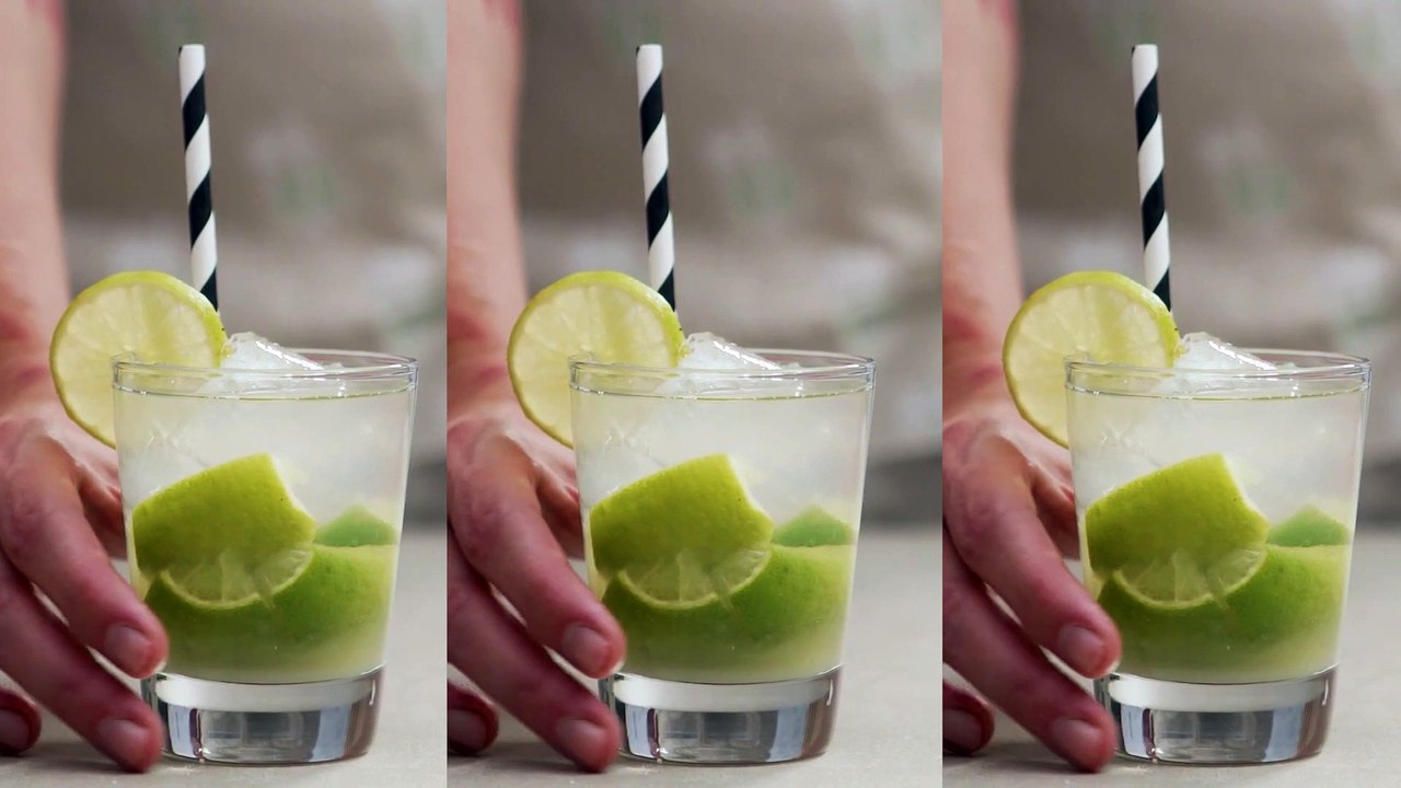 Caipirinha: como fazer a versão tradicional de limão