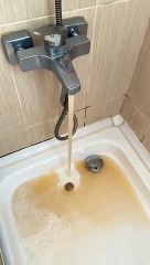 İstanbul'da musluklardan çamurlu su akmasına vatandaşlar tepki gösterdi