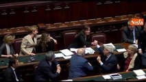 Boschi, baci e abbracci no stop da parte dei colleghi per la Ministra