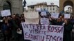 Leopolda, coro vittime salva-banche: «Dimissioni Boschi, Renzi a casa»