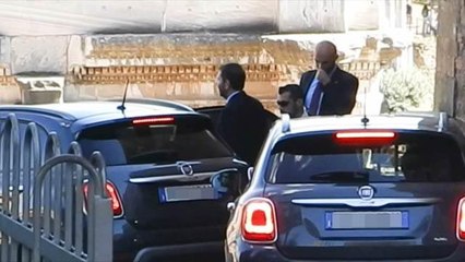 Marino esce dal Campidoglio