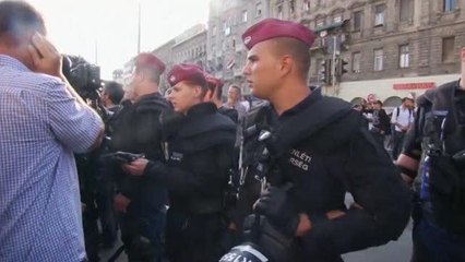 Ungheria, tafferugli tra migranti e polizia alla stazione di Budapest: arrestati alcuni profughi