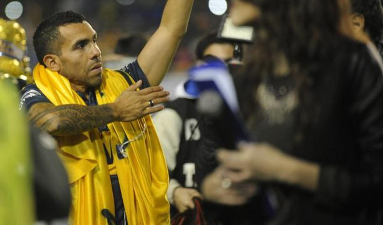 Tevez torna a casa, delirio dei tifosi del Boca...