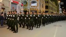 Mosca, i  soldati cinesi sfilano nella Piazza Rossa