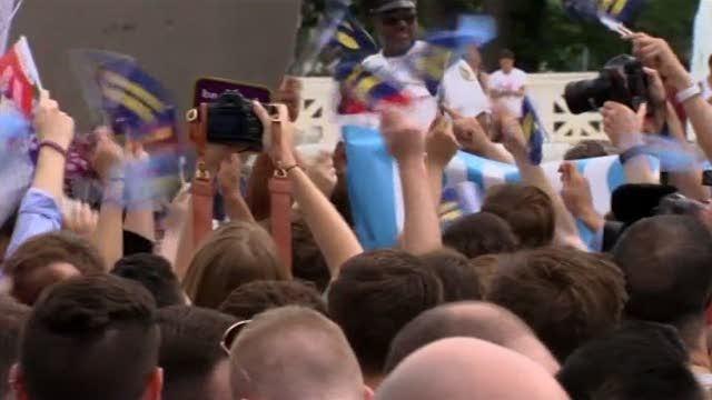 Usa, sì alle nozze gay: la festa davanti alla Corte suprema