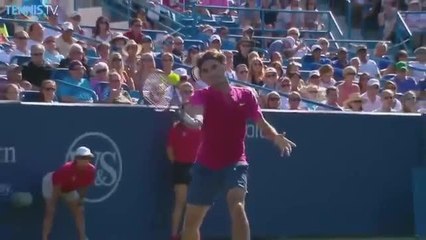 Altro show di  Federer: lo svizzero   si inventa un nuovo colpo