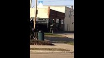 Wisconsin, l’assedio della polizia intorno al negozio in cui è barricato un uomo armato