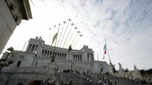 Lo spettacolare sorvolo del Vittoriano delle Frecce tricolore