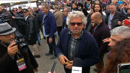 Casaleggio propone di abolire la prescrizione. E Grillo: «Ma come? Io ho 40 processi in corso»