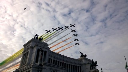Frecce tricolori sull'Altare della Patria
