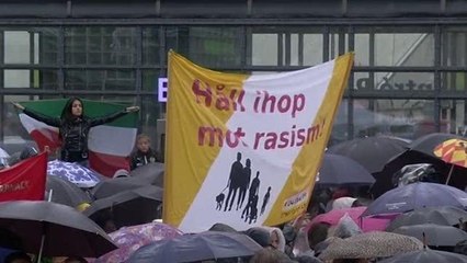 Migranti: a Stoccolma in 15 mila per il "Refugees Welcome"