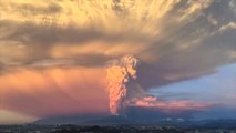 Eruzione del  Calbuco, colonna di fumo alta 15 km
