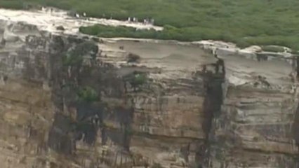 Australia: spettacolare salvataggio sulle scogliere