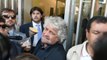 Uscita di Beppe Grillo dall'assemblea di Ferrovie Nord Milano: «Basta con queste holding»