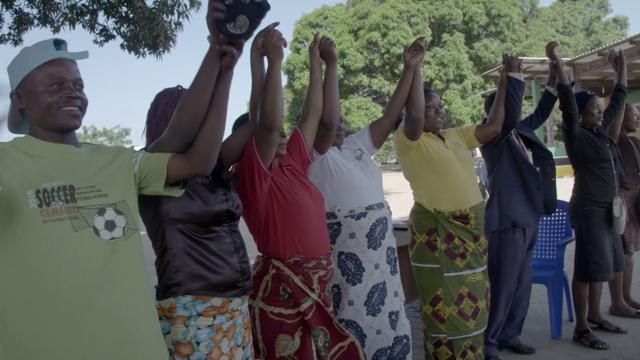 Danze, inchini, sorrisi. In Mozambico il teatro che fa bene