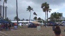 Florida, raffica di vento fa volare via gonfiabile sulla spiaggia. Quattro bambini feriti