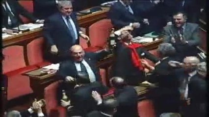 Quando il padre di Luca Gramazio  mangiava mortadella in Aula per festeggiare la caduta di Prodi