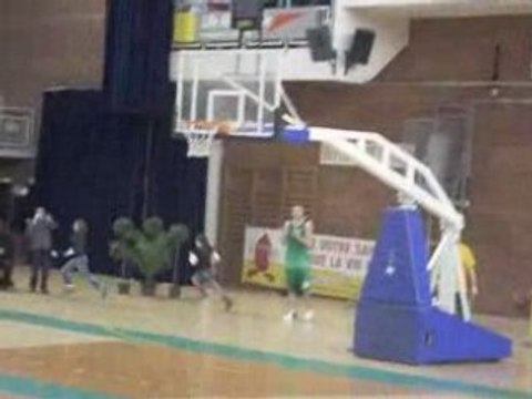 le francais au concour de dunk de la jeune gard 2008