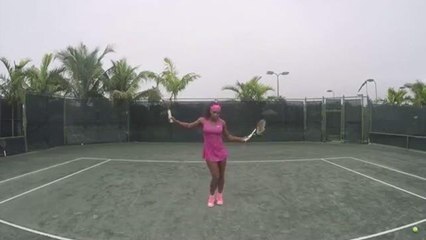 Serena Williams festeggia con una danza scatenata