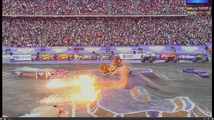 Il doppio salto all’indietro del monster truck