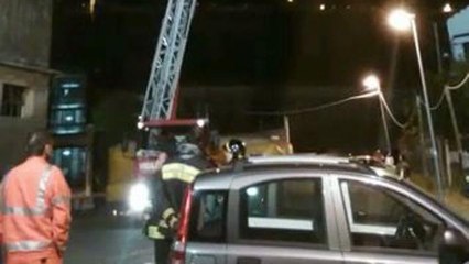 Palestrina, litiga con la moglie, sale su una gru e minaccia di suicidarsi