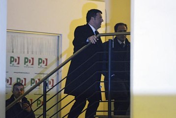 Quella risata di Matteo Renzi  dietro i vetri dell’auto