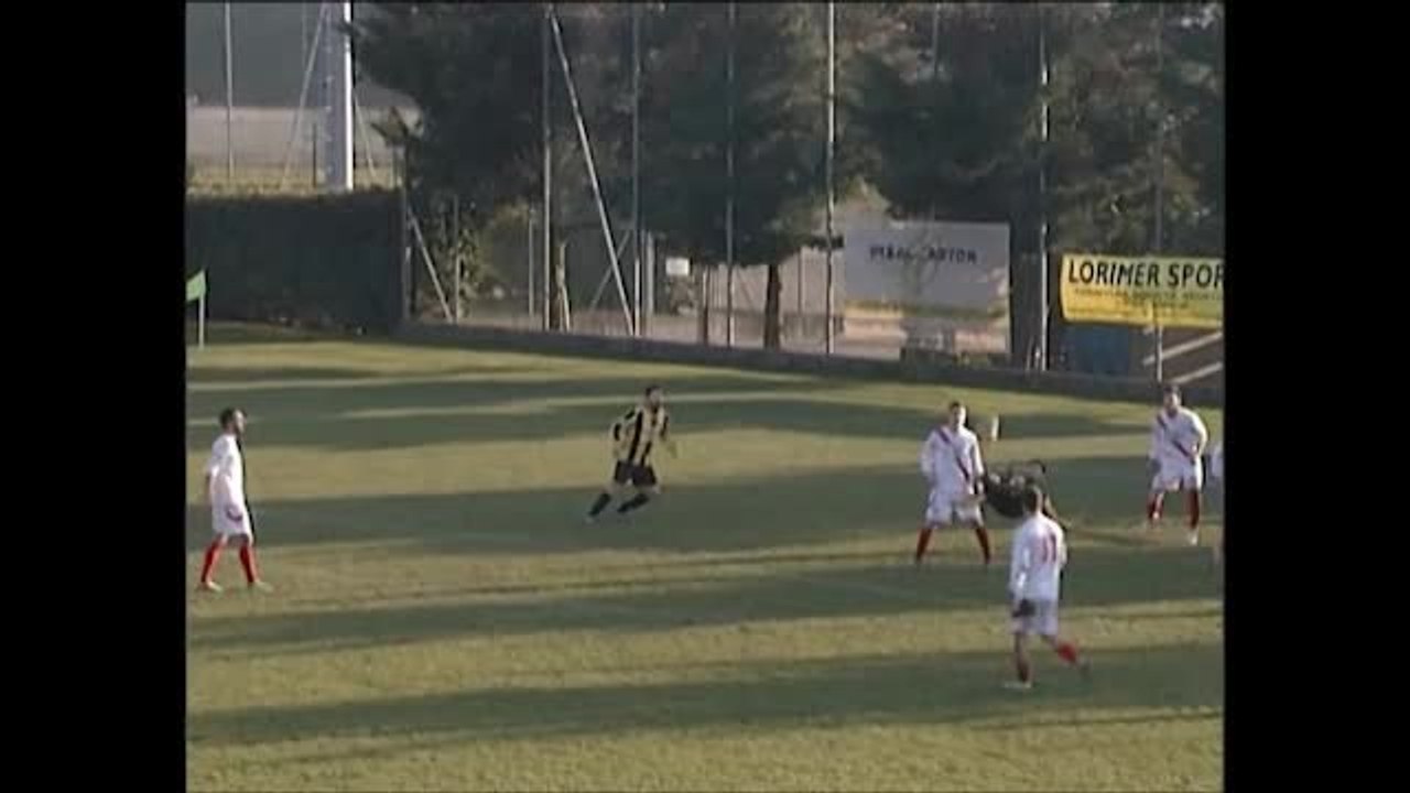 Rovesciata alla «Holly e Benji» in una partita di Prima CategoriaRovesciata alla «Holly e Benji» in una partita di Prima Categoria