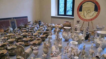 Il tesoro sequestrato ai tombaroli esposto a Roma