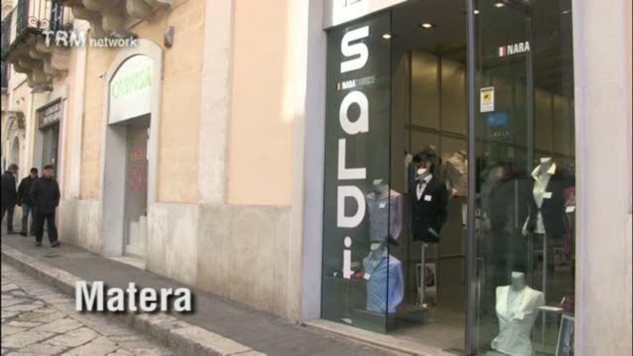 Saldi, partiti oggi in Campania e Basilicata: i primi commenti