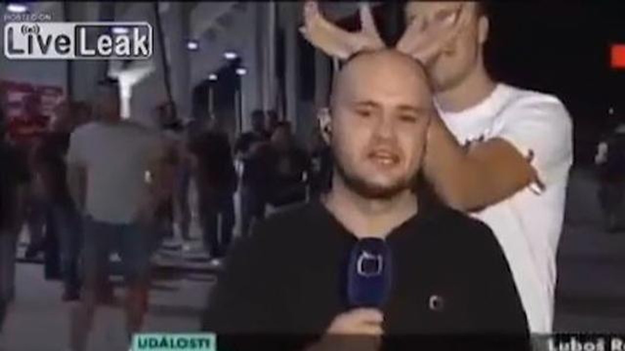 Reporter disturbato in diretta non perde mai il filo
