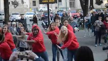 Musica e balli: il flash mob della Foppa