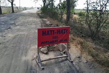 Jalan PU Drunten Wetan Rusak