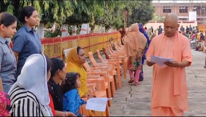 सीएम योगी ने जनता दरबार में सुनी फरियाद