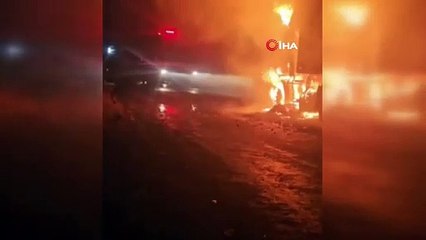 Manisa'da saman yüklü kamyon alev alev yandı