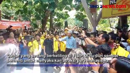 Usai Berikan Kuliah Kebangsaan, Mahasiswa Nyanyikan Mars FISIP UI di Depan Ganjar Pranowo