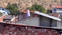 Kastamonu'da çocuklar çatıda tehlikeli oyun oynadı