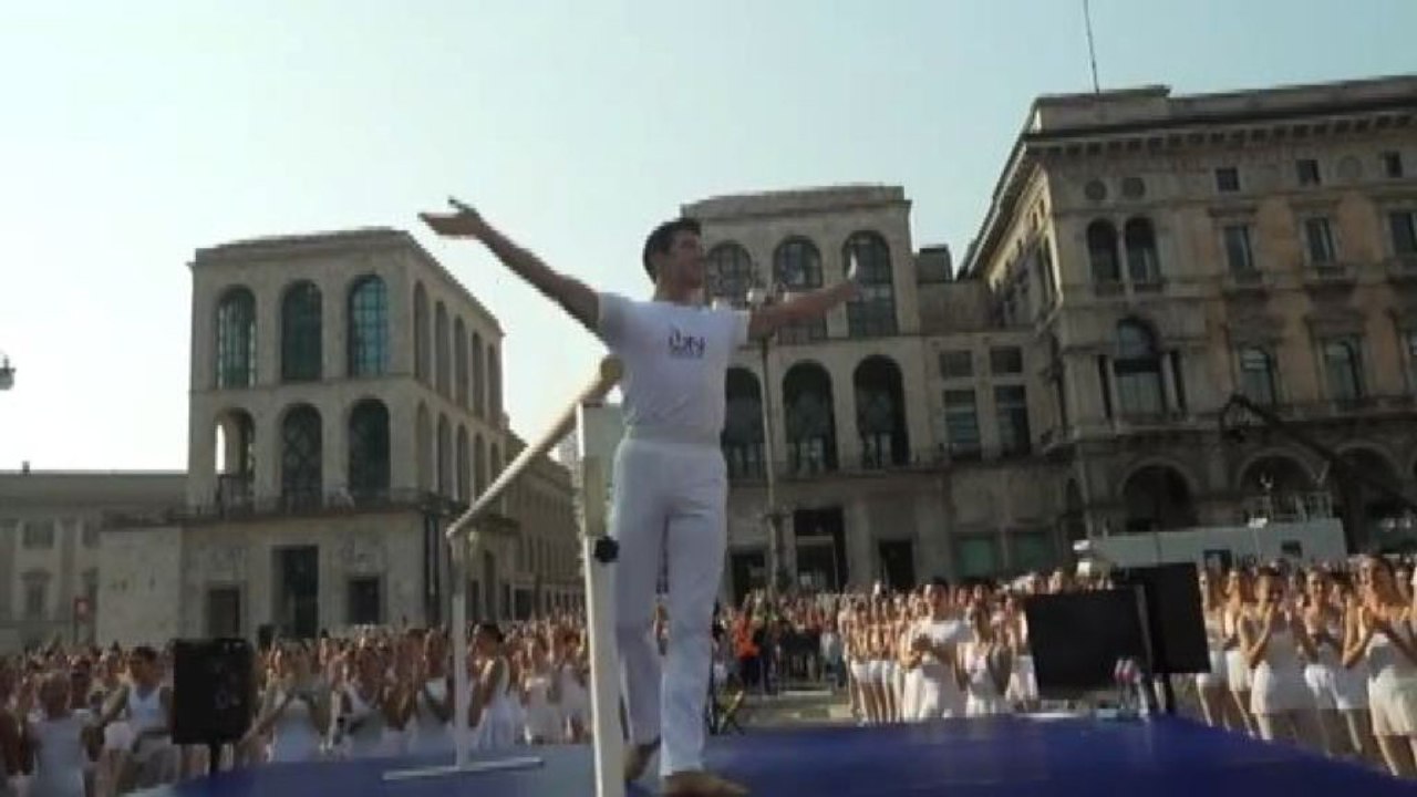 Il Ballo in bianco in Duomo: 2.300 danzatori alla sbarra con Bolle