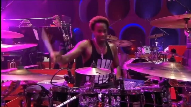 Lionel Richie chante son tube All Night Long en live