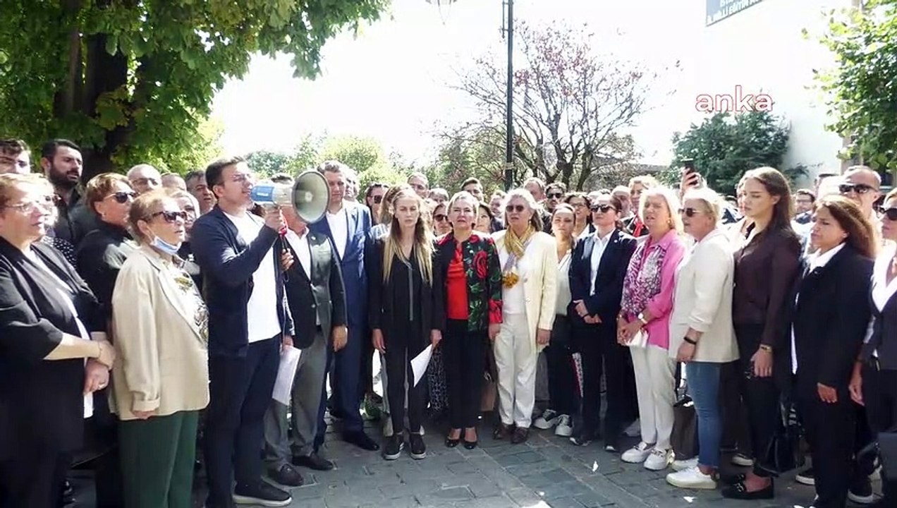 İyi Parti İstanbul İl Örgütünden İl Milli Eğitim Müdürlüğü Önünde Açıklama: "Vakıflar, Cemaatler, Dernekler Ülkemızdeki Eğitim ve Öğretim Sürecini...