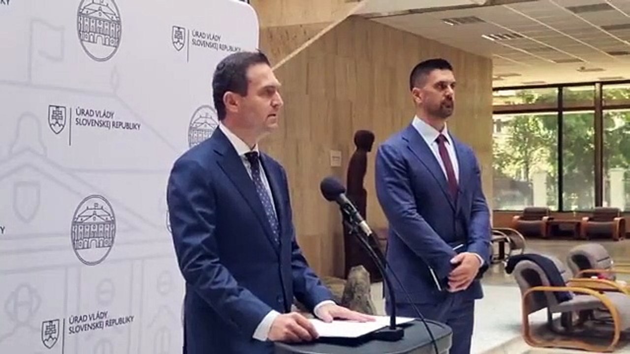 ZÁZNAM: Premiér je sklamaný, že NRSR nerokovala o zmene pri potvrdeniach pre cudzincov