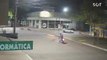 HB20 invade farmácia após colisão com motocicleta no centro de Cascavel