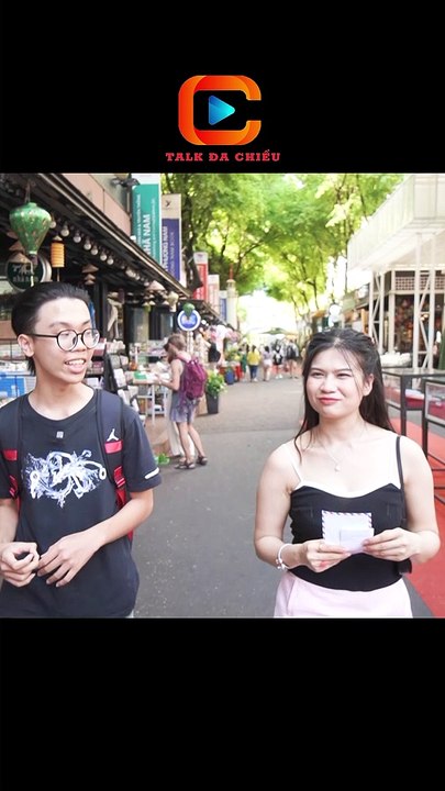 thưởng thức kem 7 màu ở nhà thờ đức bà