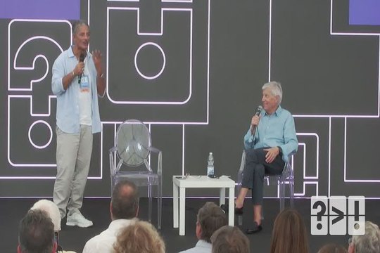 Fiorello 'punzecchia' Giambruno: L'opposizione a Giorgia Meloni? La fa il marito - Video