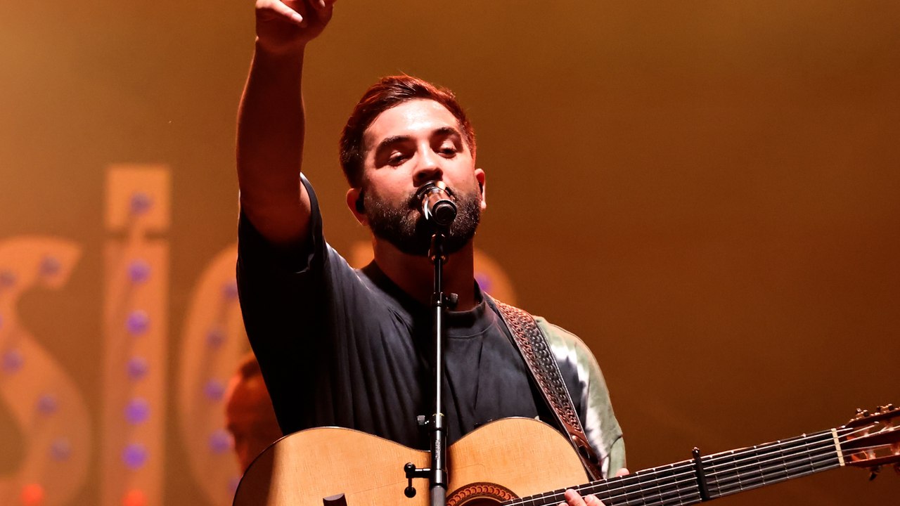 Kendji Girac : «Je prépare mon 6ème album», confie le chanteur de passage à Paris Paradis
