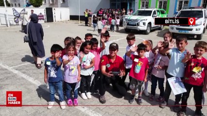 Bitlis'te Jandarma ekipleri öğrencilerin okul heyecanına ortak oldu
