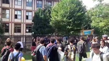 TKP'liler okulların istediği hijyen malzemelerini fırlattı Milli Eğitim Müdürlüğü'ne: İşte o anlar..