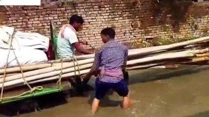 बांका: गनौरा गांव के पास गड्ढे में तब्दील हुई सड़क, कीचड़ के बीच चलने को ग्रामीण मजबूर