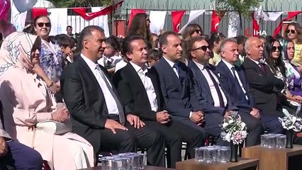 Tuzla'da öğrenciler ilk derste defterlerini ve kitaplarını sıralarında buldu