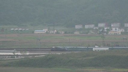 AP "김정은 전용 '태양호'와 유사한 열차 두만강역서 포착" / YTN