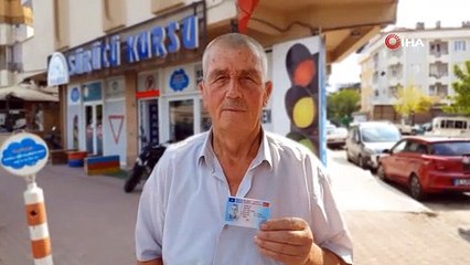 73 yaşındaki sürücü 30.denemesinde ehliyetine kavuştu